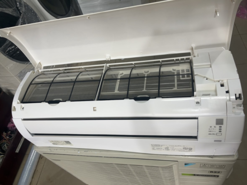 Máy lạnh DAIKIN inverter F40STEP-W 2HP mới 95%